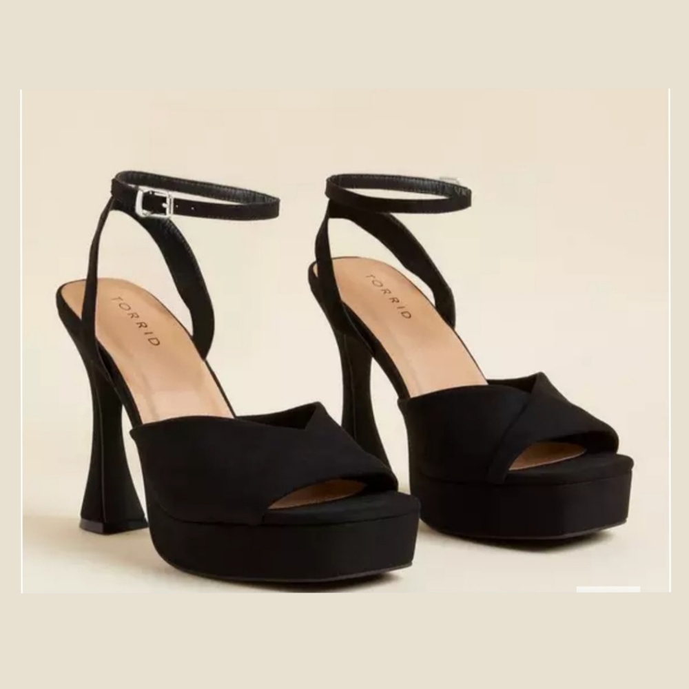 NEW - Torrid Platform Curved Heel 13WW